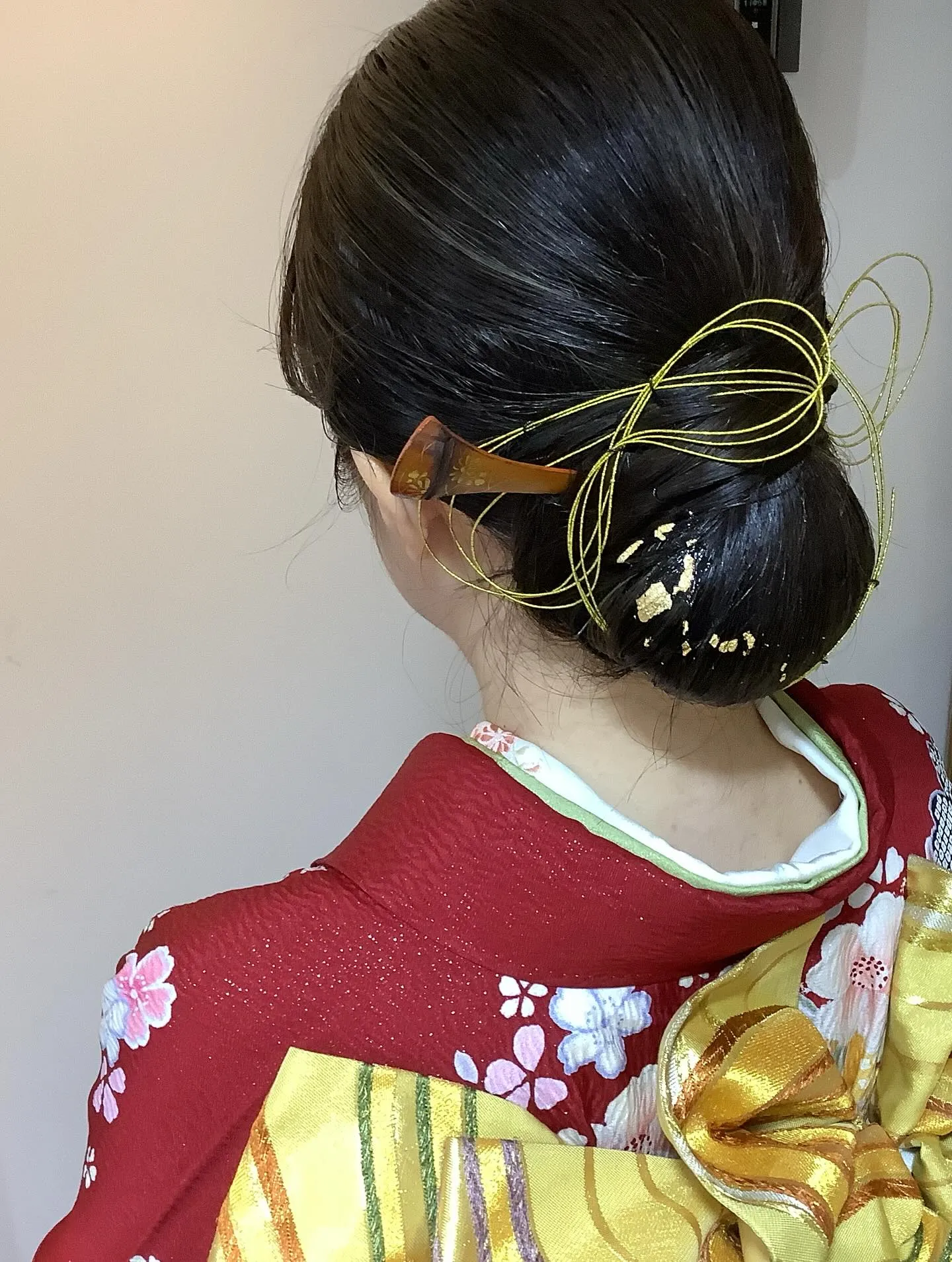 本日、両家お顔合わせのためのヘアセット&着付けをさせていただ...