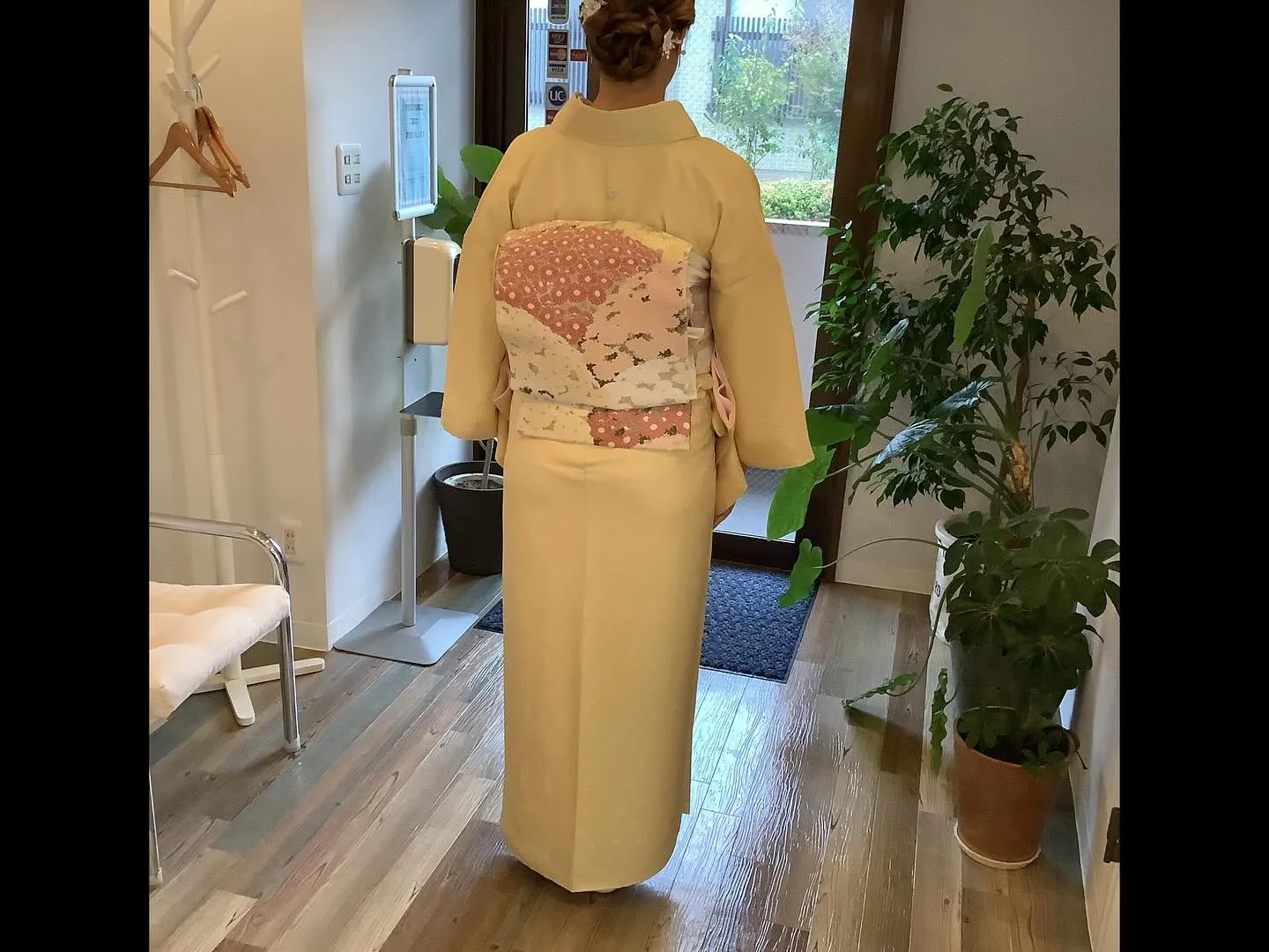 結婚式へ列席のお客様の早朝着付け&ヘアセットをさせていただき...