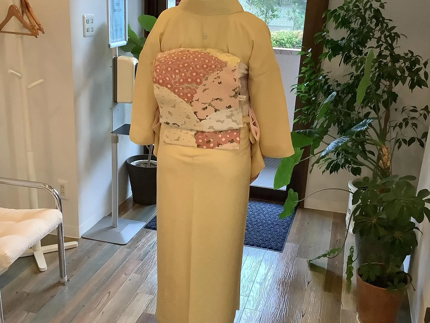 結婚式へ列席のお客様の早朝着付け&ヘアセットをさせていただき...