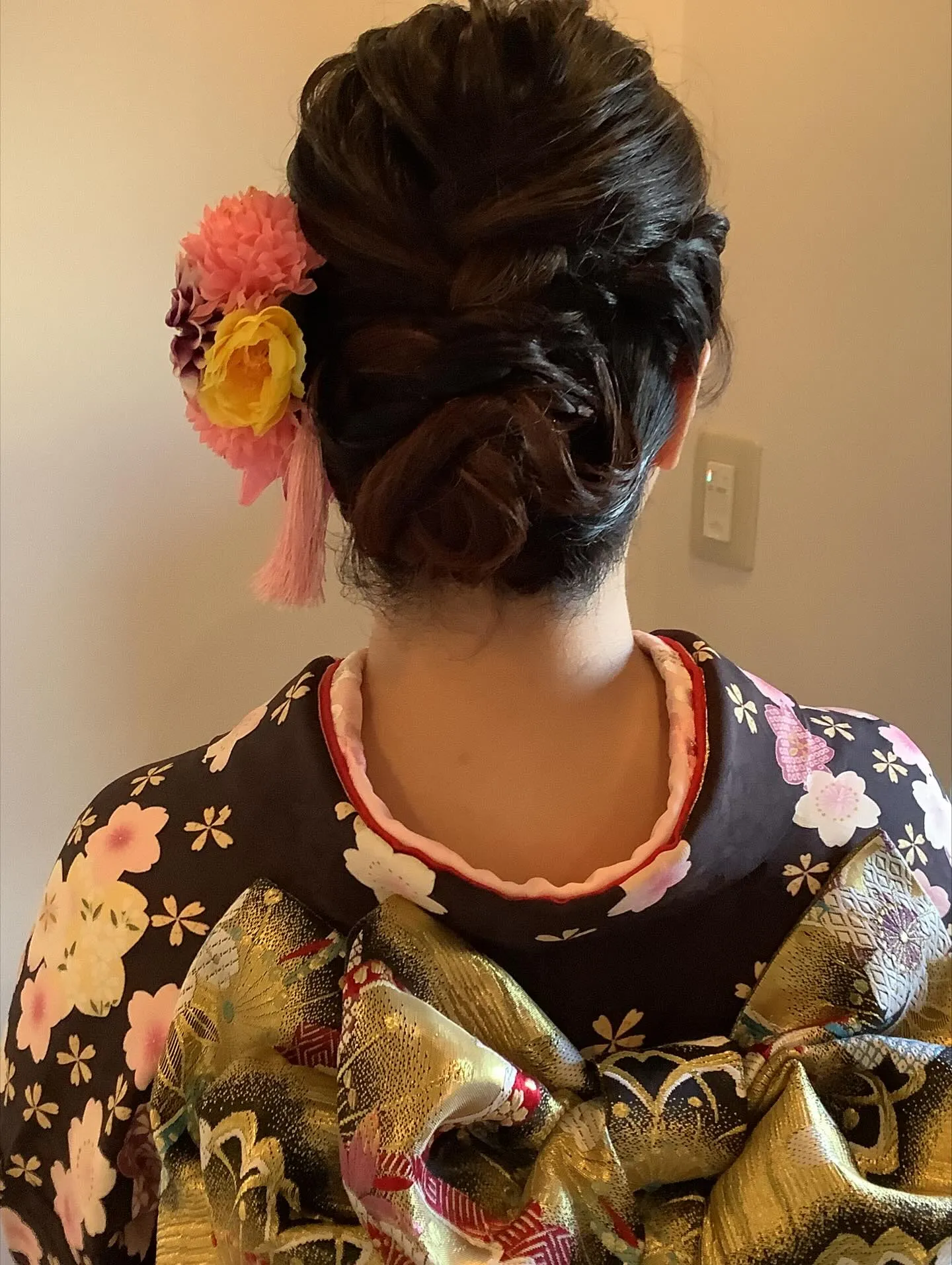 本日、結婚式へご列席のお客様のヘアセット&着付けをさせていた...