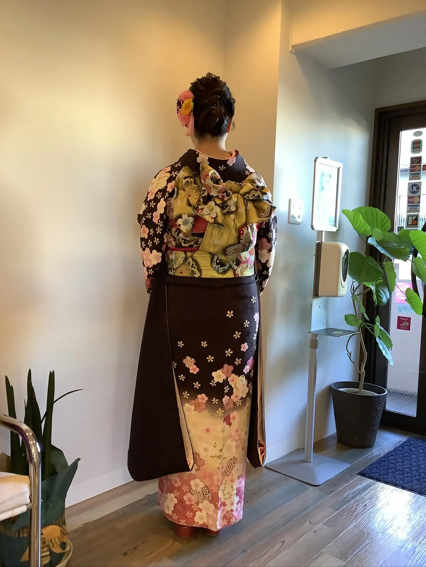 本日、結婚式へご列席のお客様のヘアセット&着付けをさせていた...