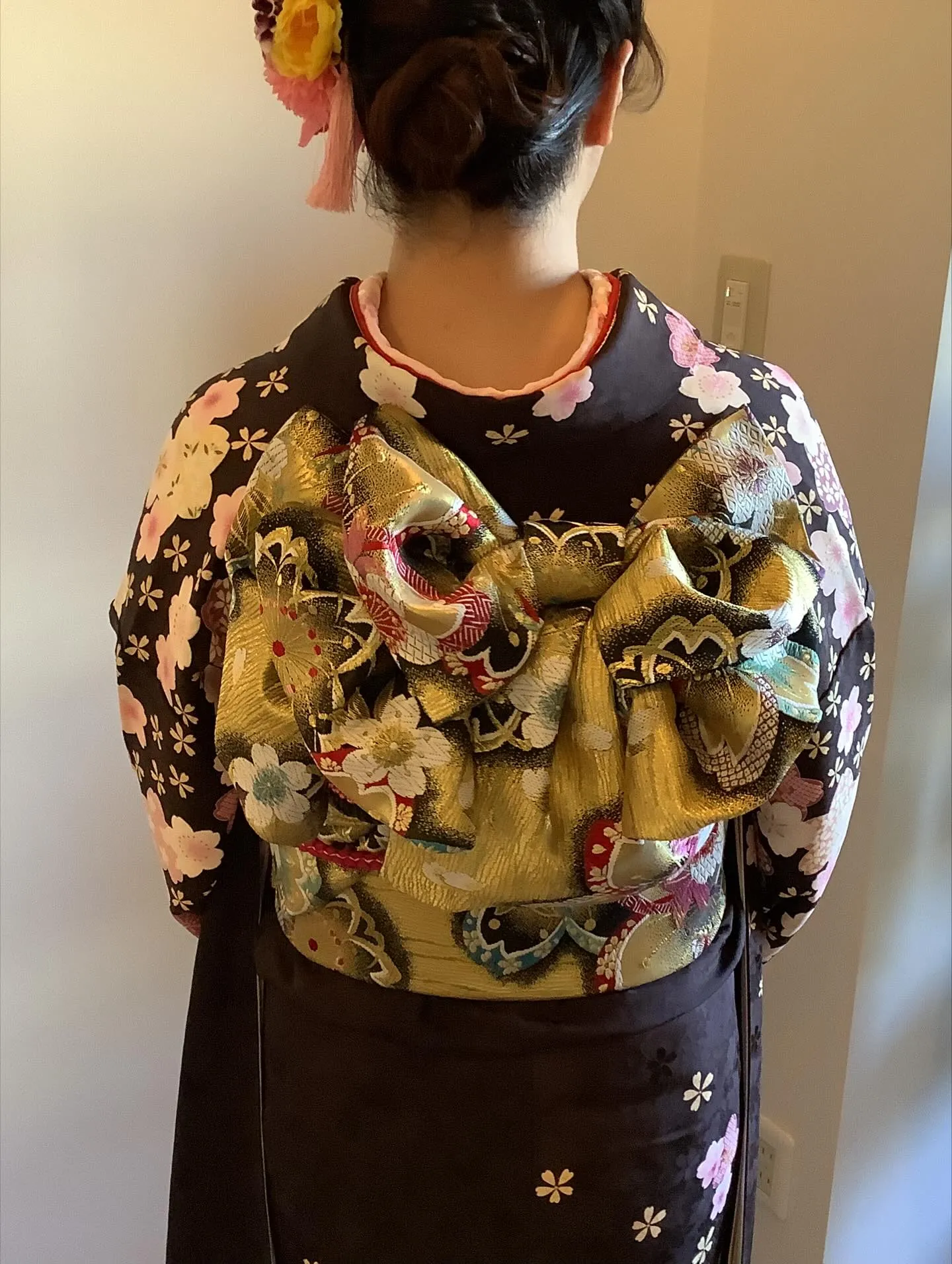 本日、結婚式へご列席のお客様のヘアセット&着付けをさせていた...