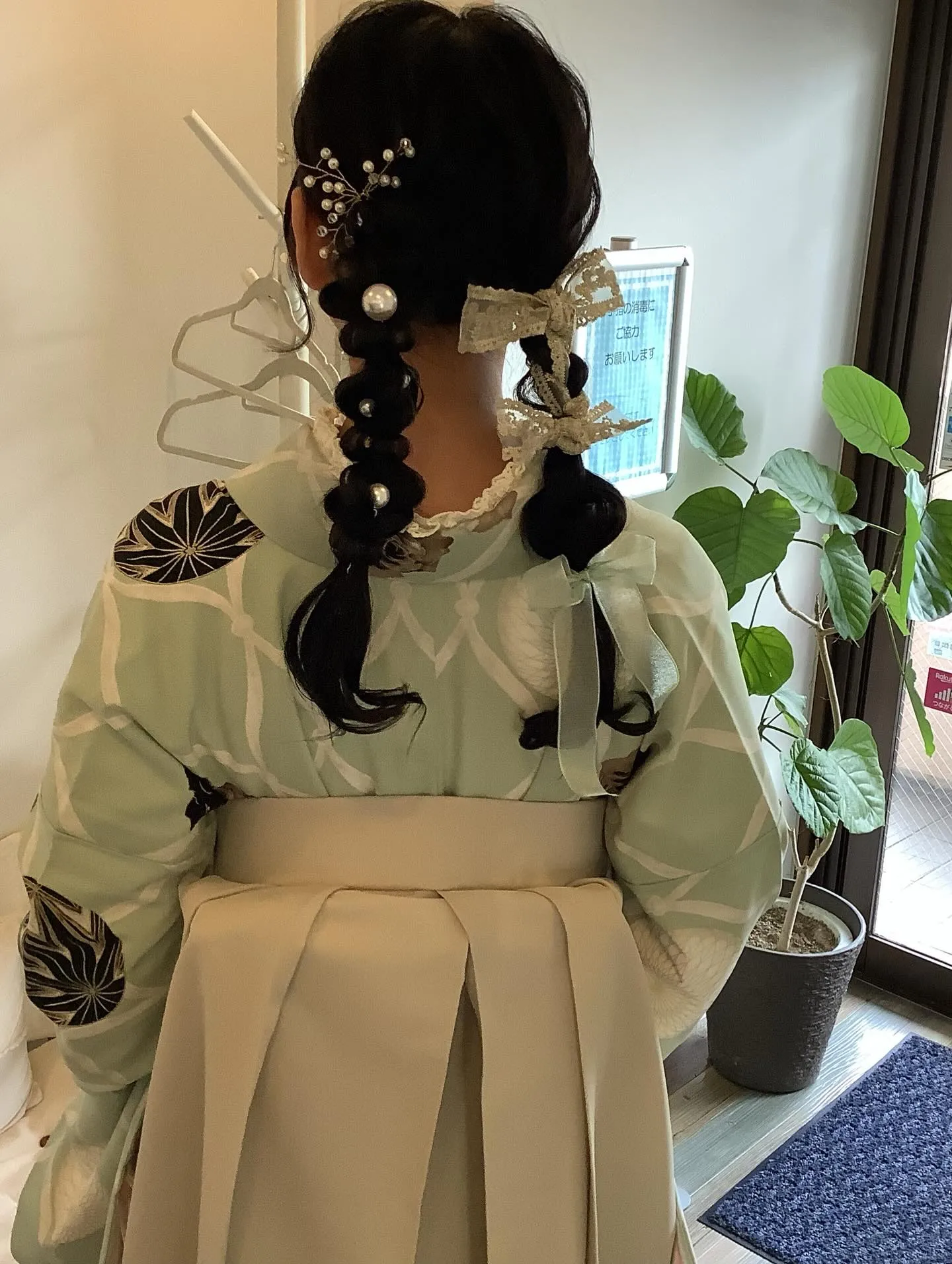 本日も可愛い卒業生の袴着付けとヘアセットをさせていただきまし...