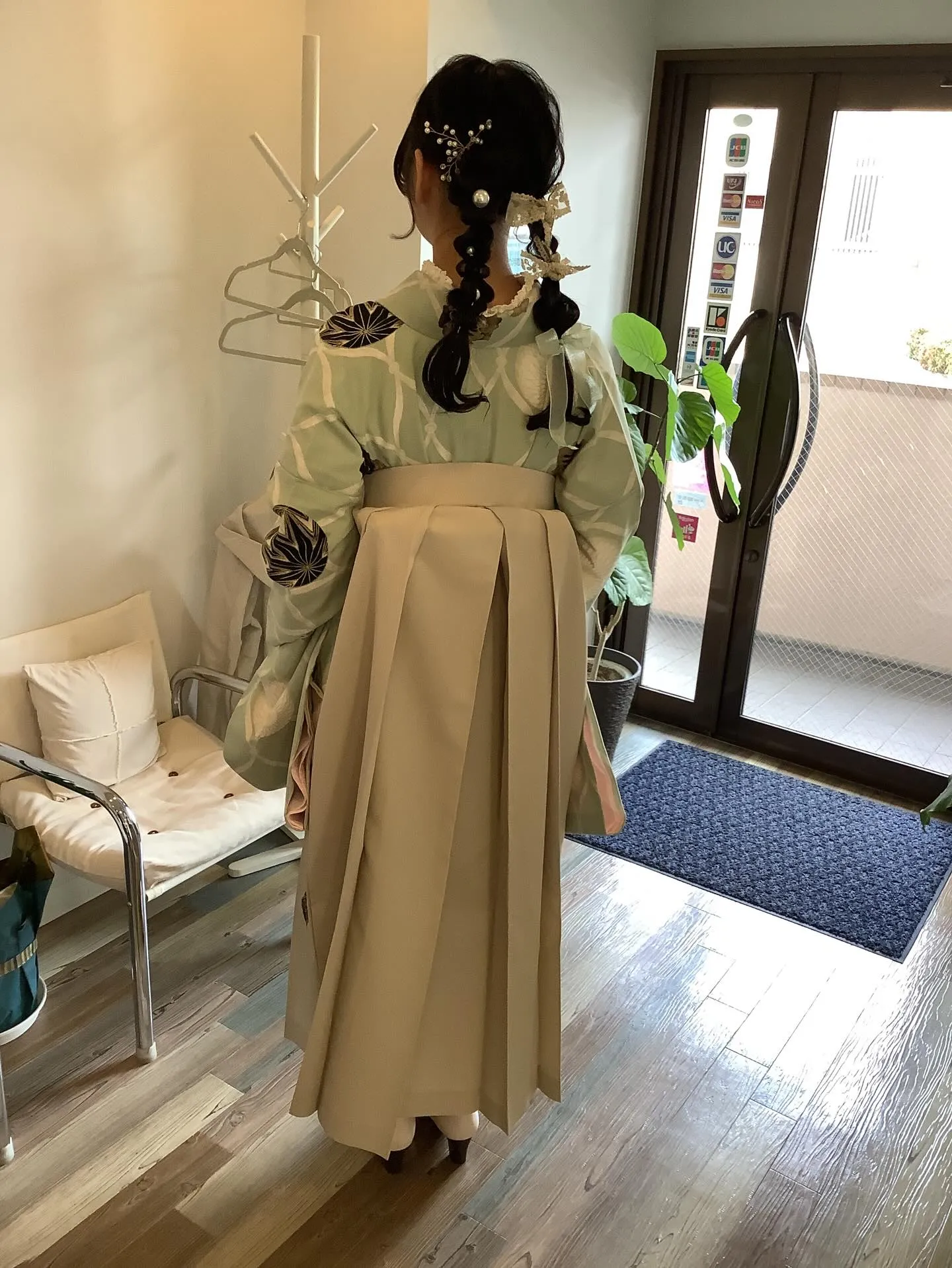 本日も可愛い卒業生の袴着付けとヘアセットをさせていただきまし...