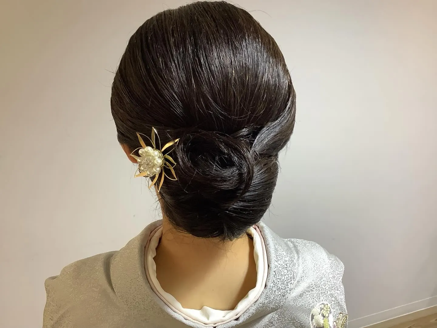 結婚式へご列席のお客様のヘアセット&着付けをさせていただきま...