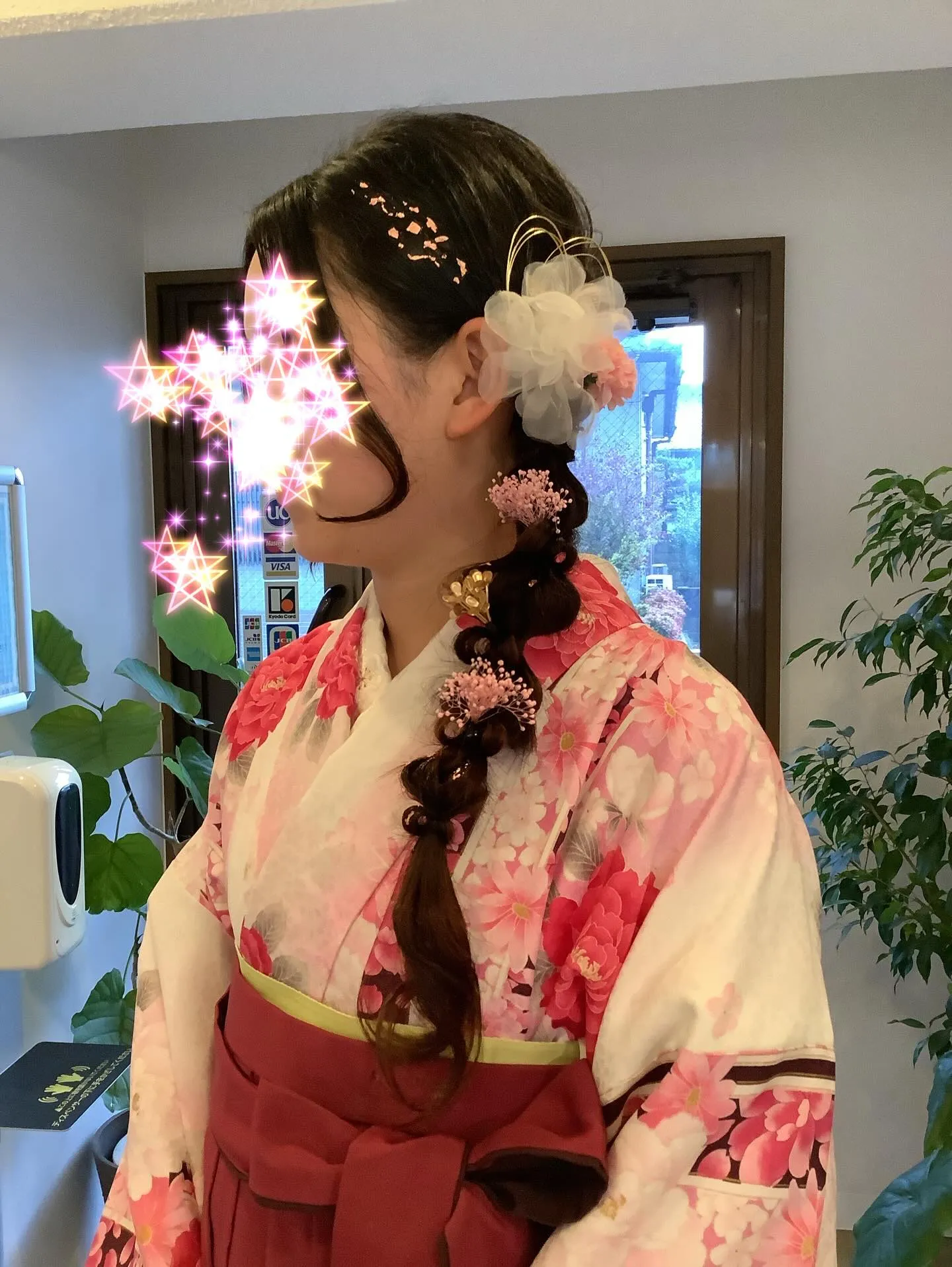 大学卒業生、卒業生のお母様、学校の先生とさまざまな卒業のお支...