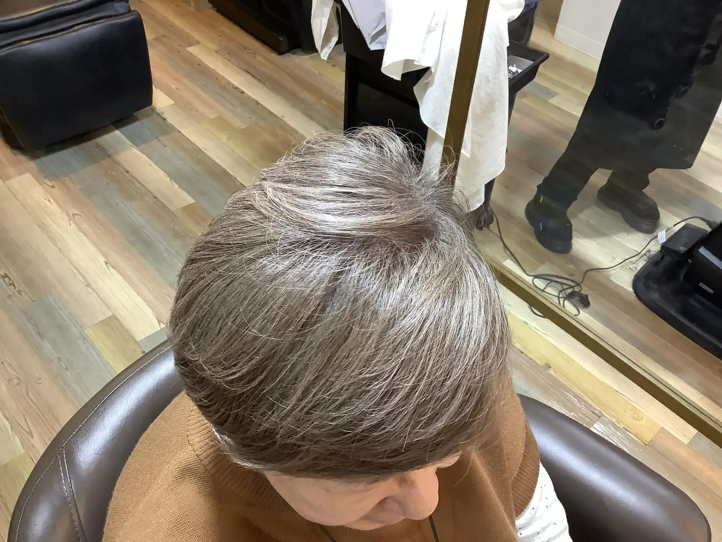 白髪染めはやめたいけどグレイヘアには抵抗のある方にオススメ!